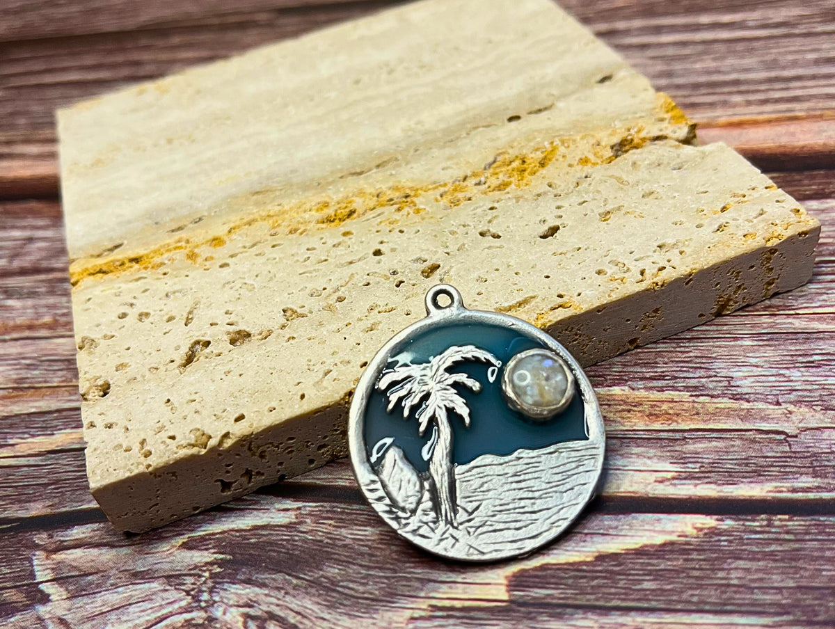 Seaside Serenity – Palm Tree & Seashell Keepsake Pendant