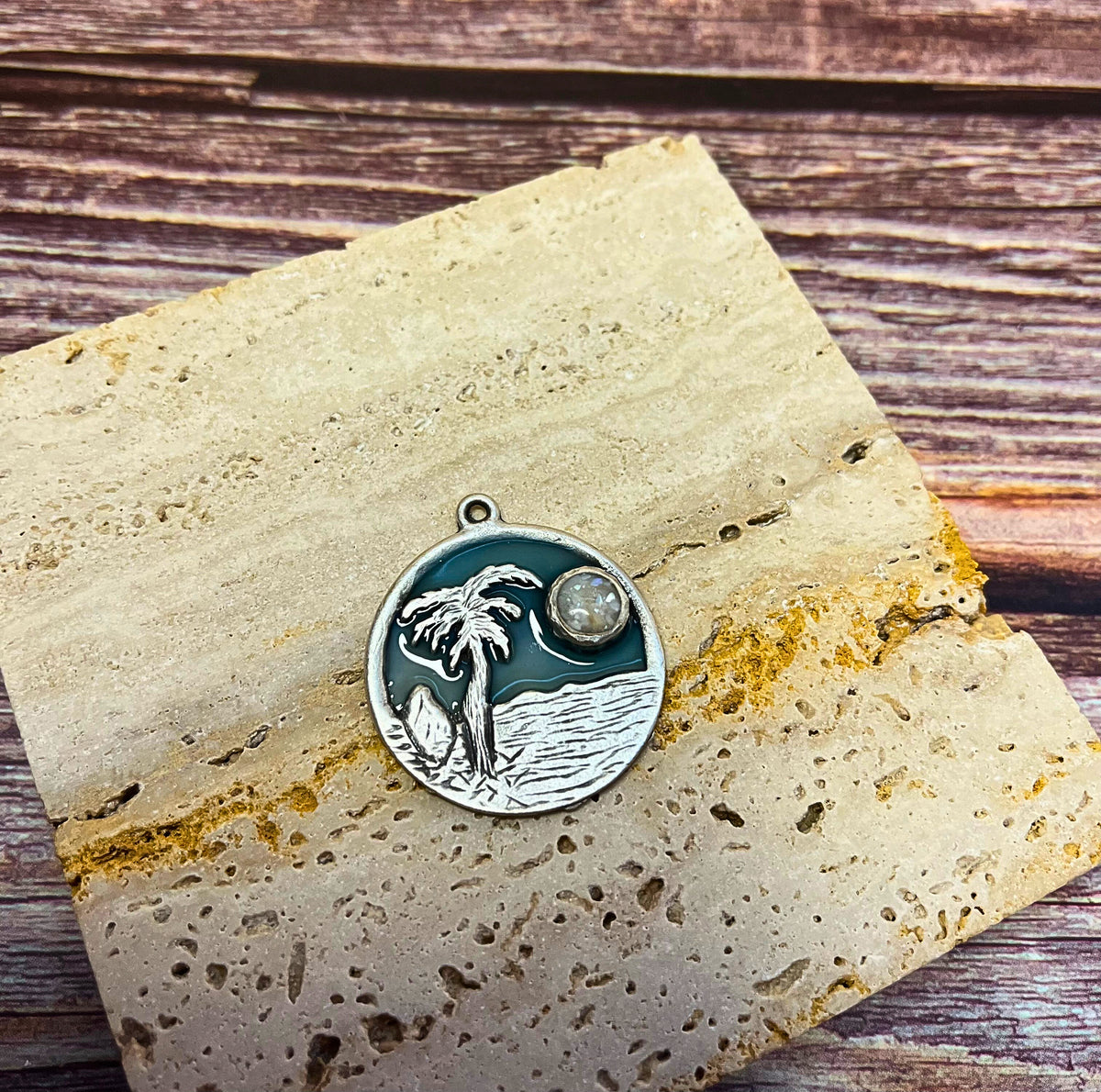 Seaside Serenity – Palm Tree & Seashell Keepsake Pendant